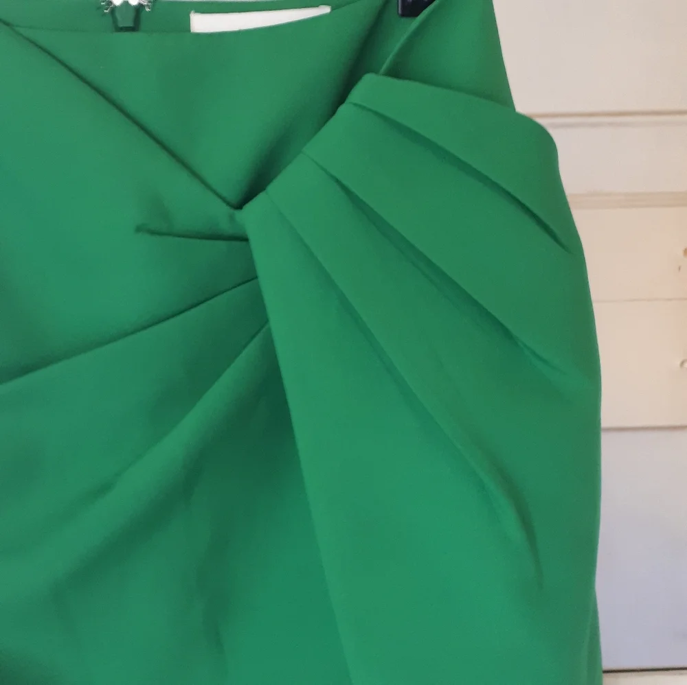 Cameo green mini skirt with pleat front faux wrap detail size XS - Picture 2 of 9